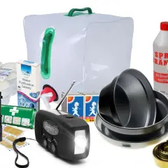 Nödpaket med vattenreningstabletter, ficklampa, radio, kastruller och en värmepåse för mat.