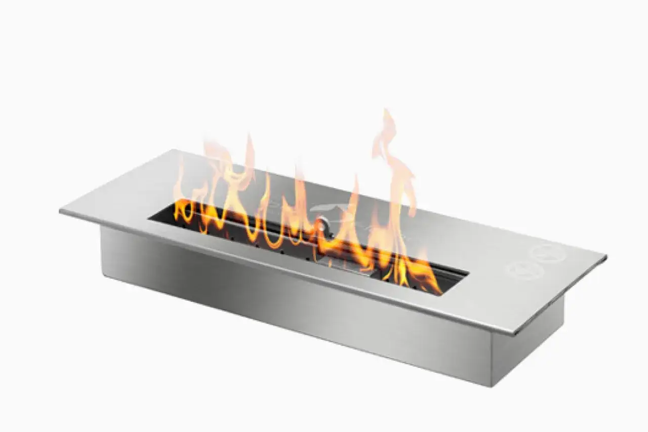 Modern etanol br&auml;nsle kamin med realistiska flammor. En stilren och effektiv v&auml;rmek&auml;lla f&ouml;r ditt hem.