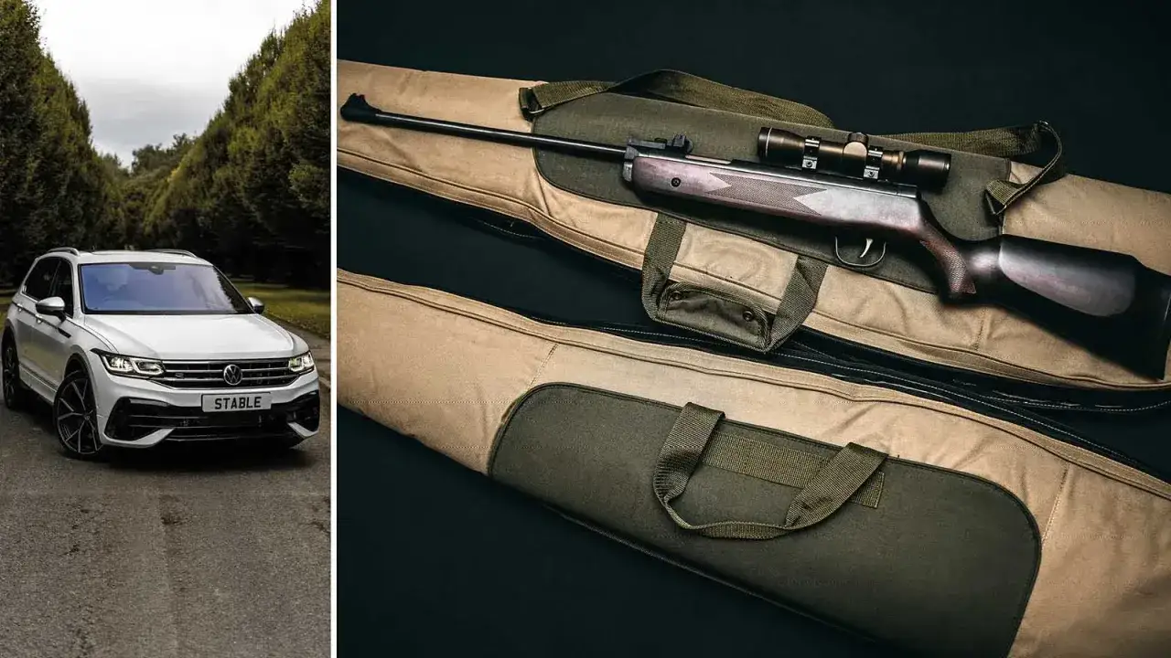 Vit SUV parkerad vid en all&eacute;. Bredvid ligger ett vapen i ett fodral, redo att skicka.